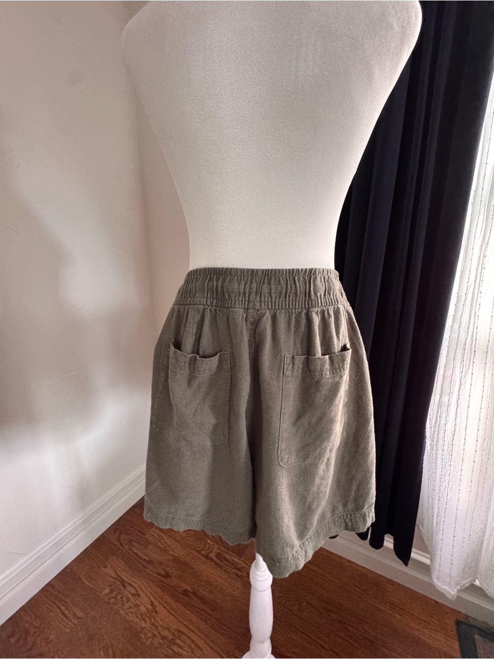 GAP Women's Linen Drawstring Shorts in Dark Olive - Picture 2 of 4